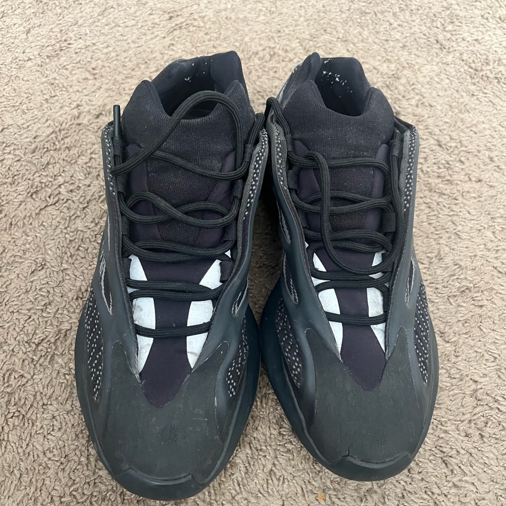 Yeezy 700 v3